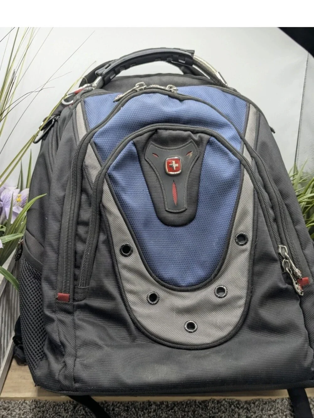 Wenger Ibex Black Gray 4 Pocket Hiking Backpack Padded Divider For 17